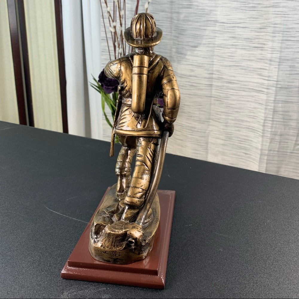 Fire Fighter statue.🪷 - Picture 3 of 13